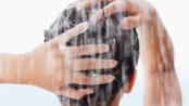 zesvětlení vlasů pomocí šamponu